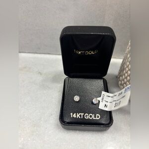 Costume jewelry - studs